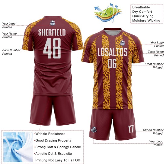Uniforme de fútbol personalizado con sublimación, blanco, dorado y burdeos, abstracto. Uniforme de fútbol personalizado con sublimación, blanco, dorado y burdeos, abstracto.