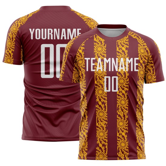 Uniforme de fútbol personalizado con sublimación, blanco, dorado y burdeos, abstracto. Uniforme de fútbol personalizado con sublimación, blanco, dorado y burdeos, abstracto.
