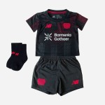 Kit local Niño Bayer 04 Leverkusen 2025/26 Kit local Niño Bayer 04 Leverkusen 2025/26