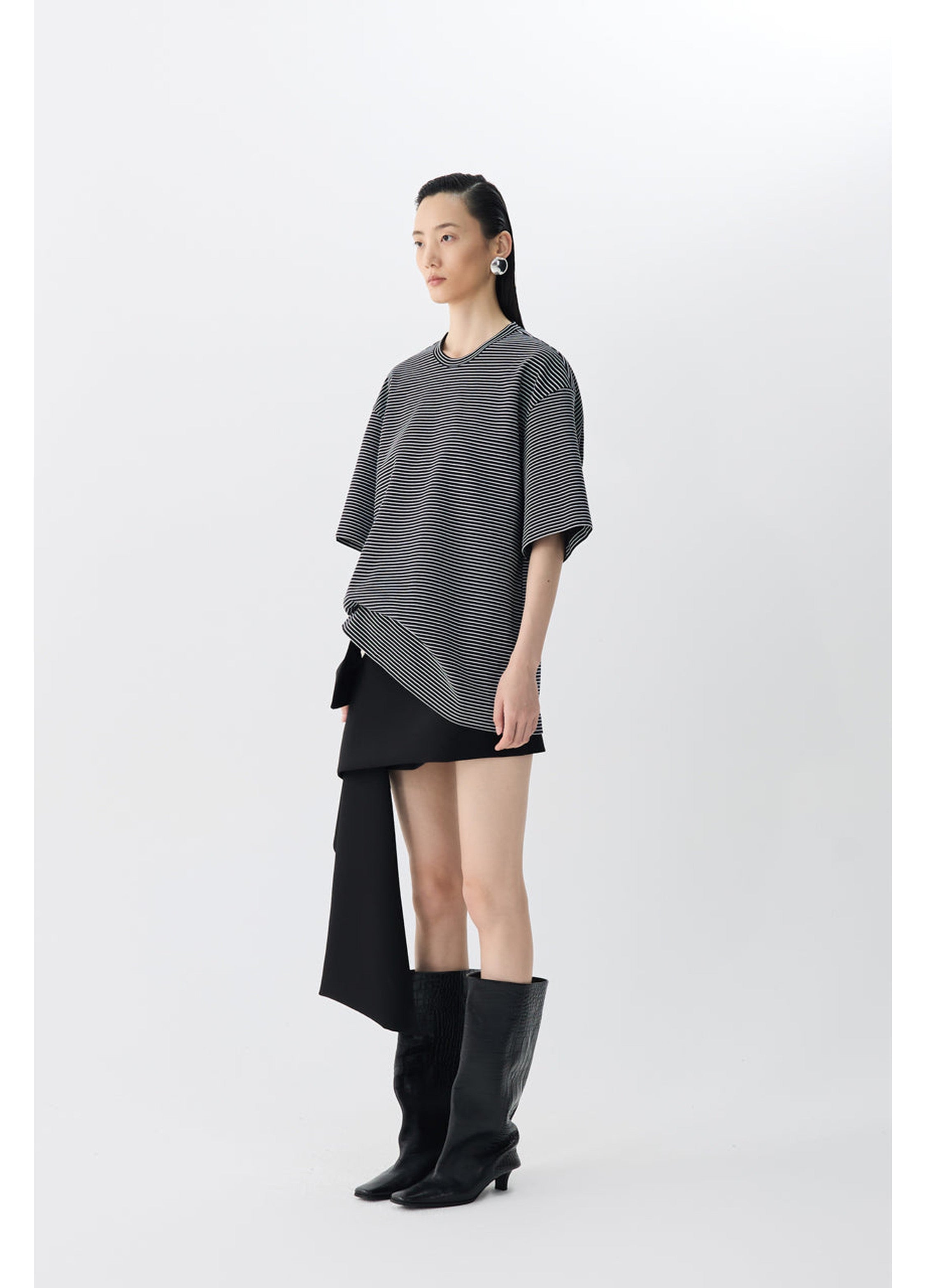 Falda corta de cintura negra de moda