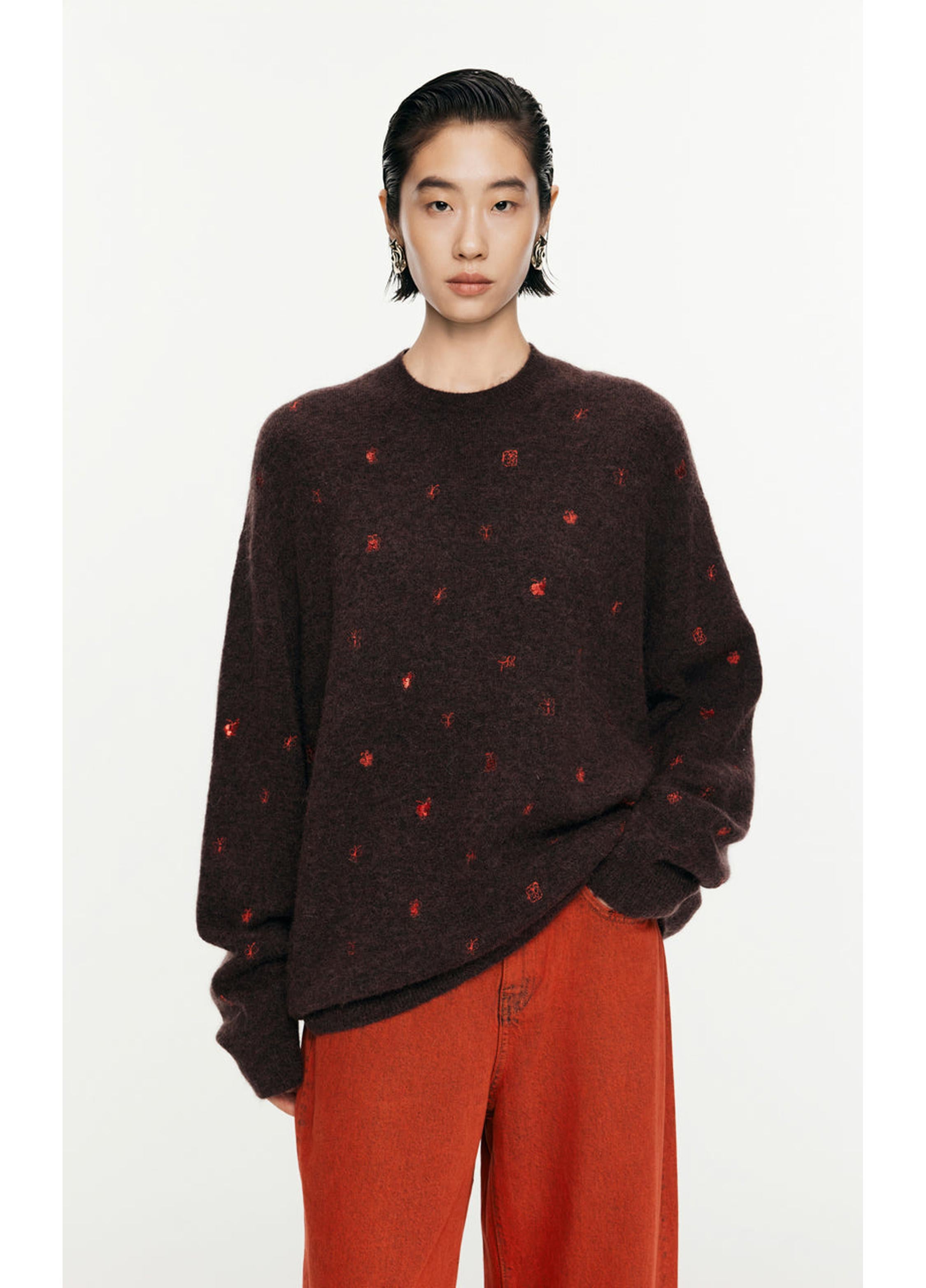 Suéter de manga larga con bordado de mariposas