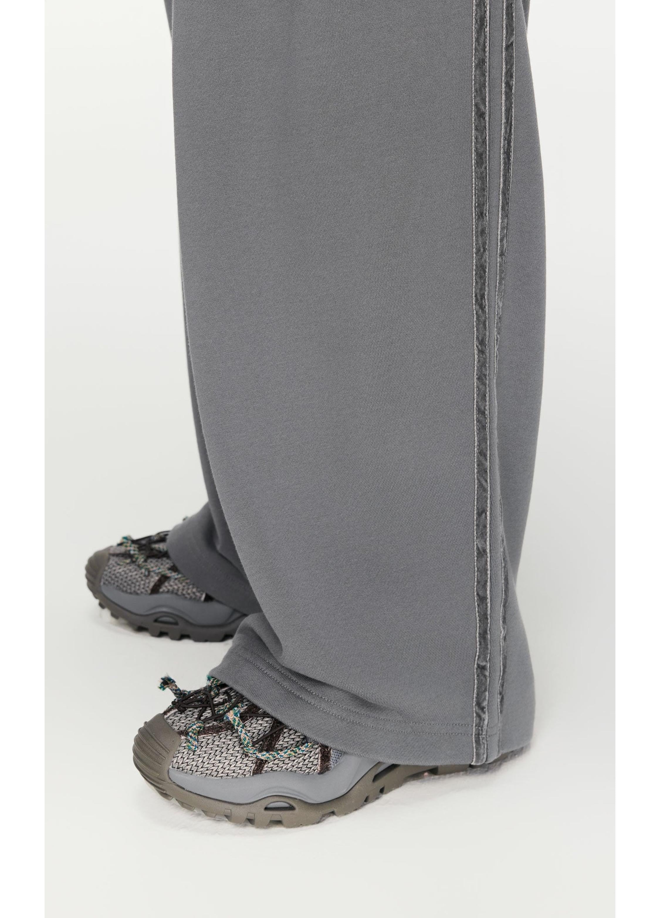 Pantalones holgados y sobrelargos