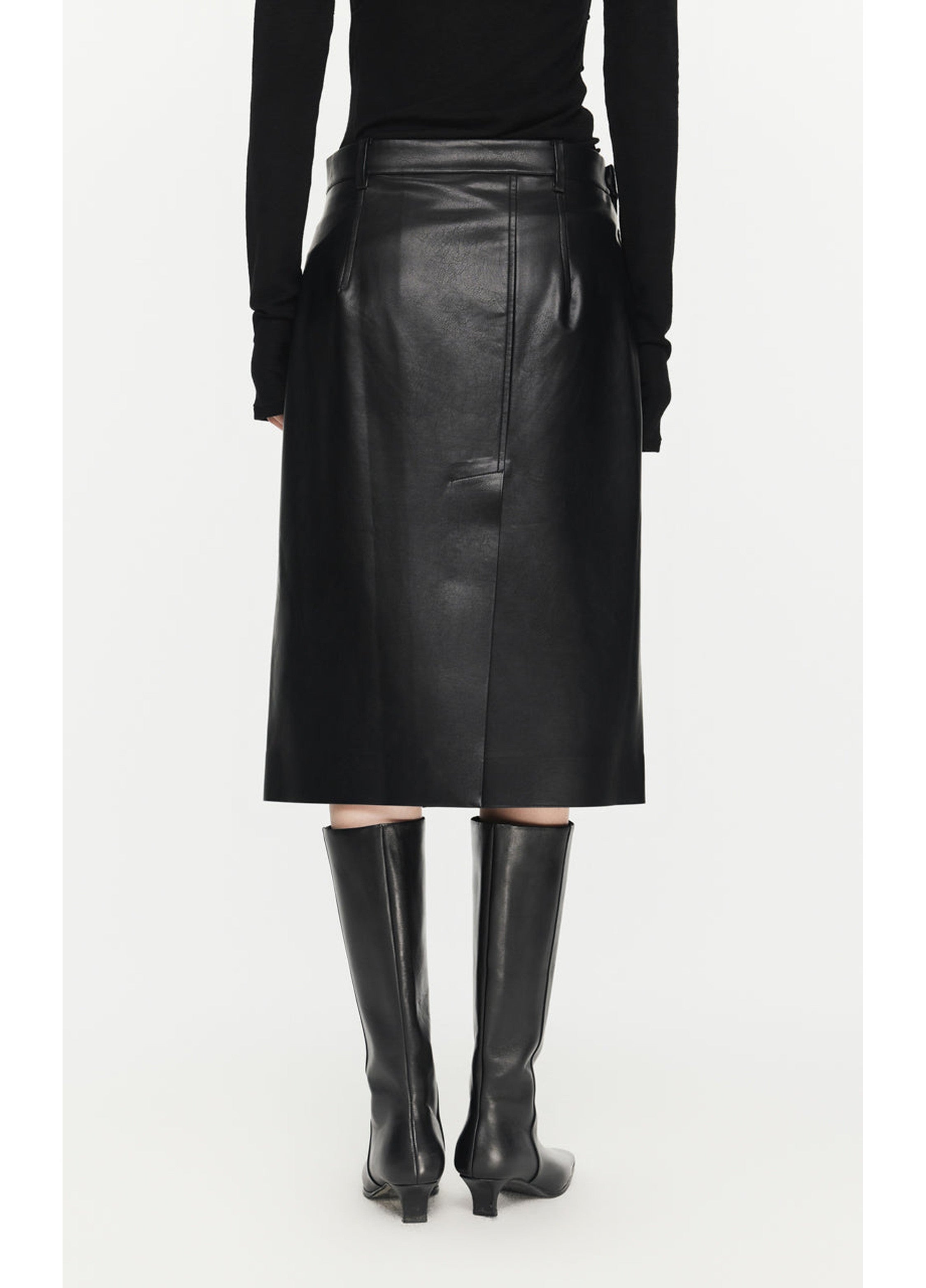 Falda de cintura de PU de longitud media