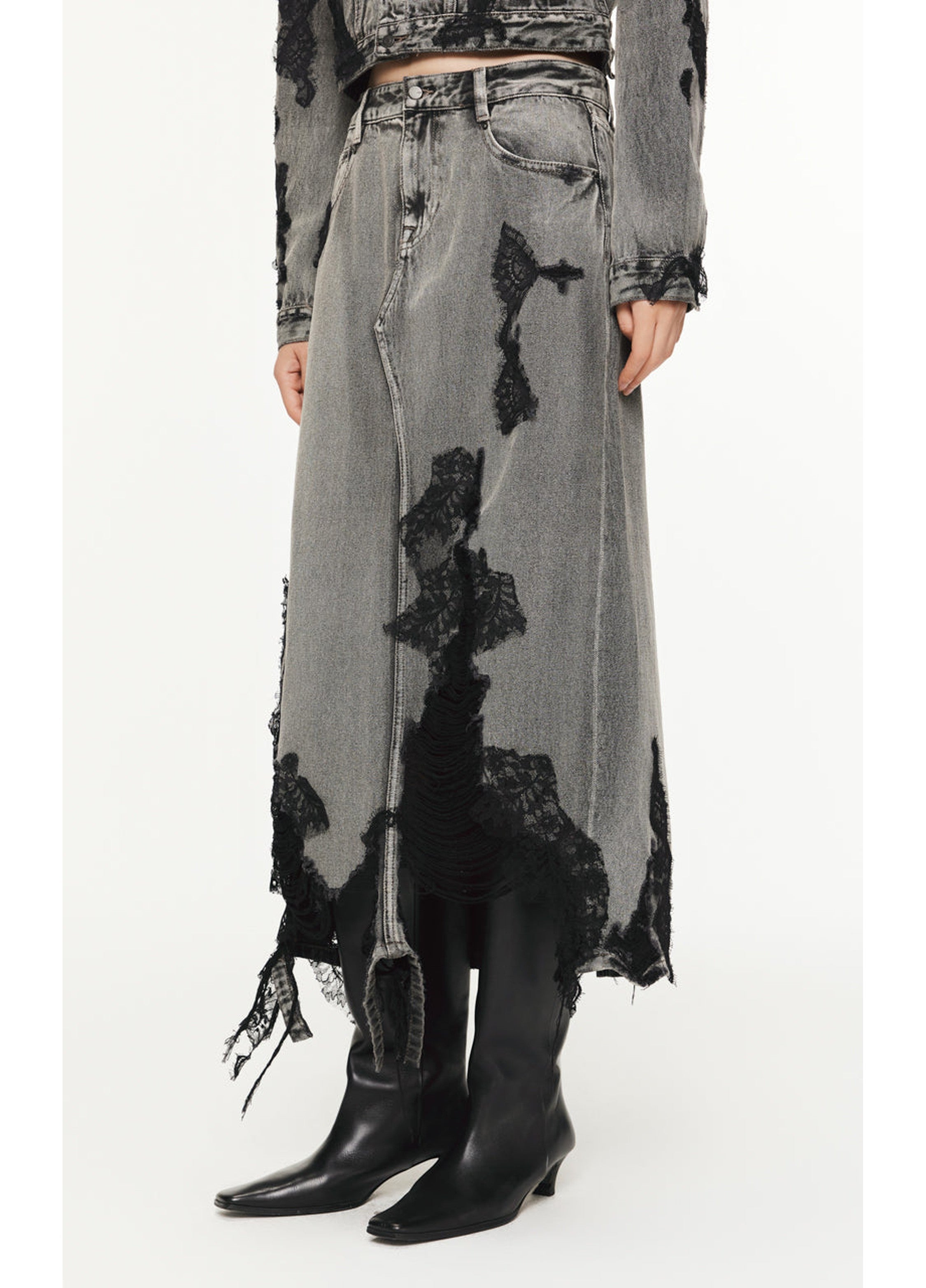 Falda en forma de H con patchwork de encaje