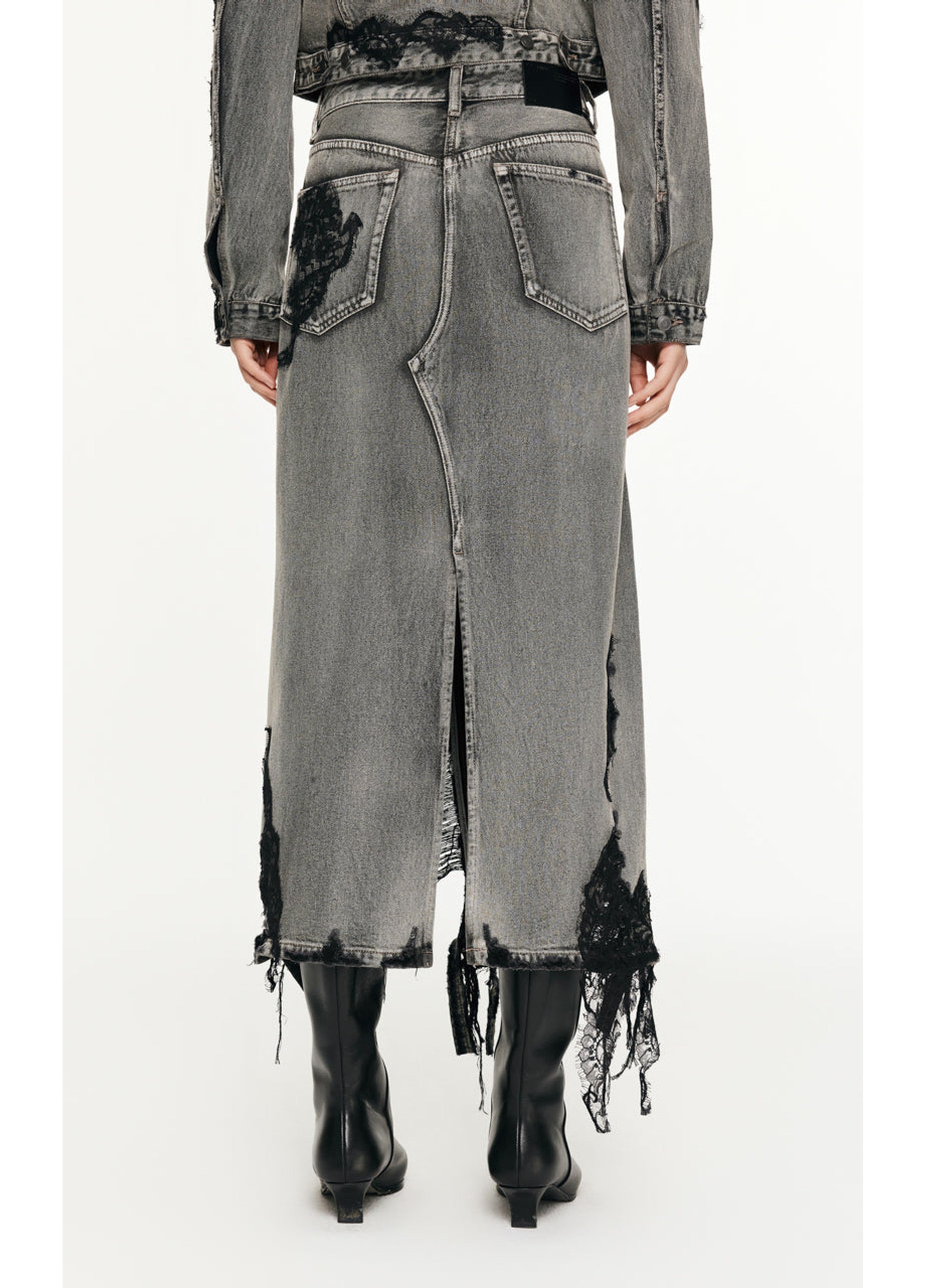 Falda en forma de H con patchwork de encaje