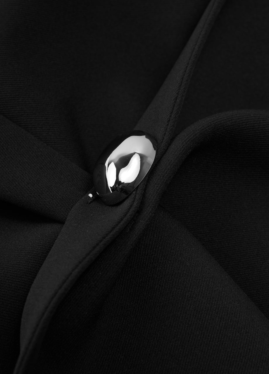 Falda corta de cintura negra de moda